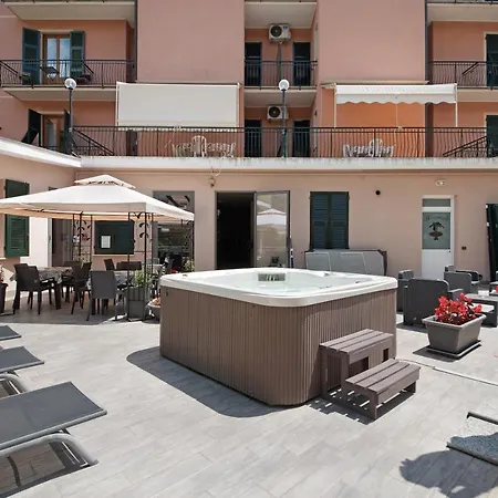 Paradiso Bilocale 304 * Монелья